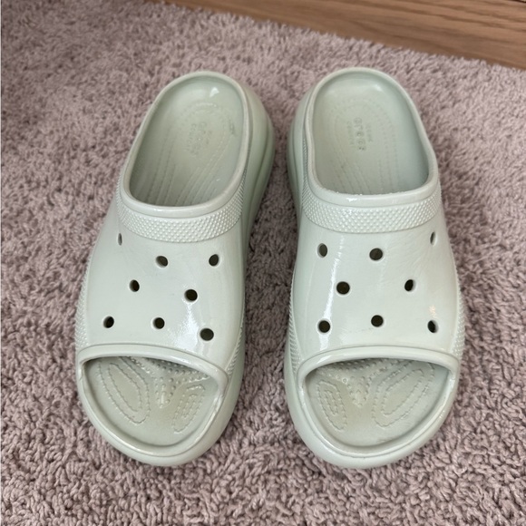 CROCS Women's Platform Clogs in Light Green - Picture 1 of 3